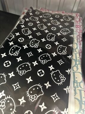 Hello Kitty Black Patterned floral paper 10x